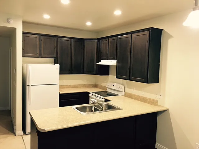 3 bed, 2.5 bath, 1853 sqft, $1,999 — Photo 3