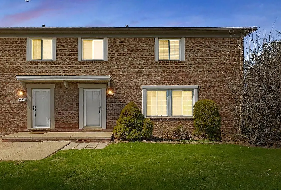 3 bed, 1.5 bath, 1183 sqft, $2,200 — Photo 1