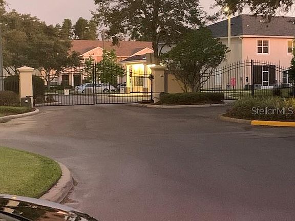 3rd image of 1134 Hillhurst Dr