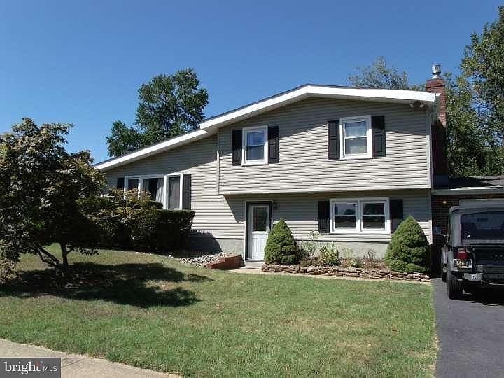 1st image of 304 Rosewood Dr