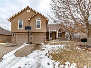 1617 SW Fredrick Dr, Lees Summit, MO 64081