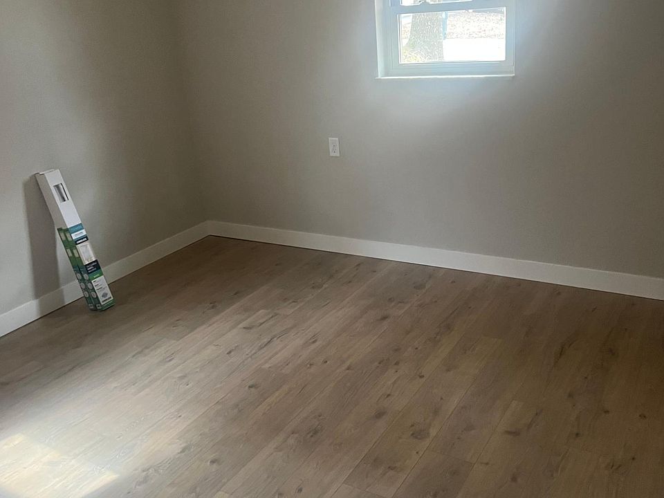 1st image of 906 Penny Ave