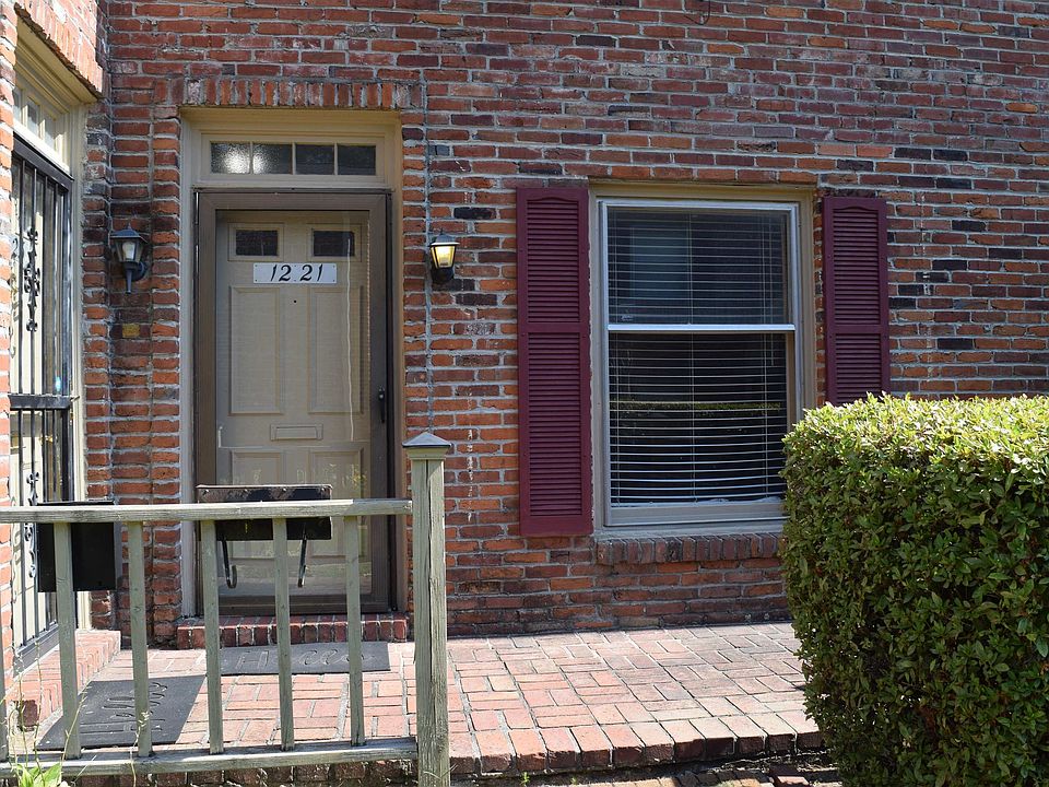 1st image of 1221 Chamberlain Dr #1221