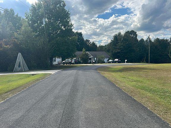 4th image of 270 Childmark Dr