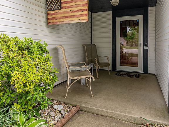 3rd image of 1084 Lake Dr W
