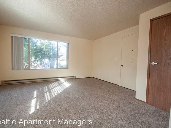2nd image of 145 NW Alder Pl APT 4