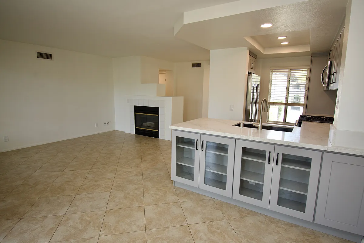 Large open floor plan - 57 Rabano