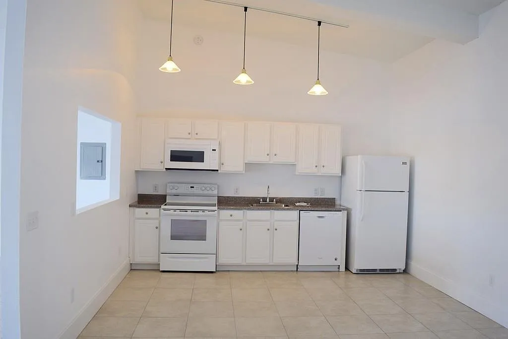 231 Lake Ave — Photo 2