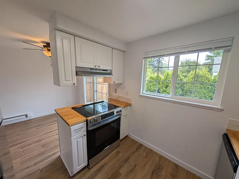SE Courtney Ave — Photo 4