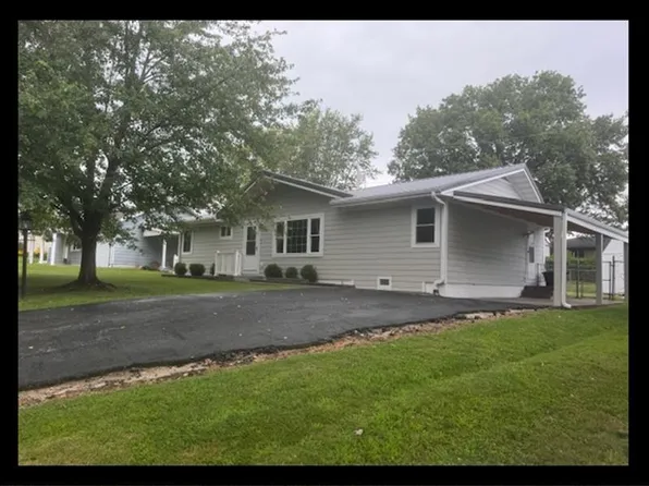 1415 Primrose Ln, Macon, MO 63552