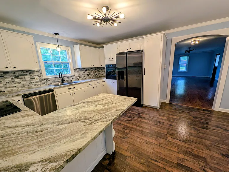 107 W Cooper St — Photo 14