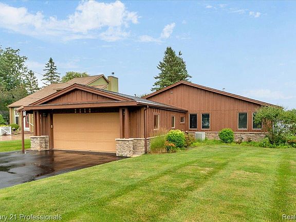 3rd image of 3680 Kingsway Dr