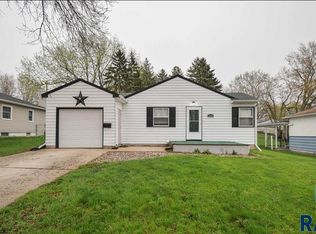 924 S Cloudas Ave, Sioux Falls, SD 57103