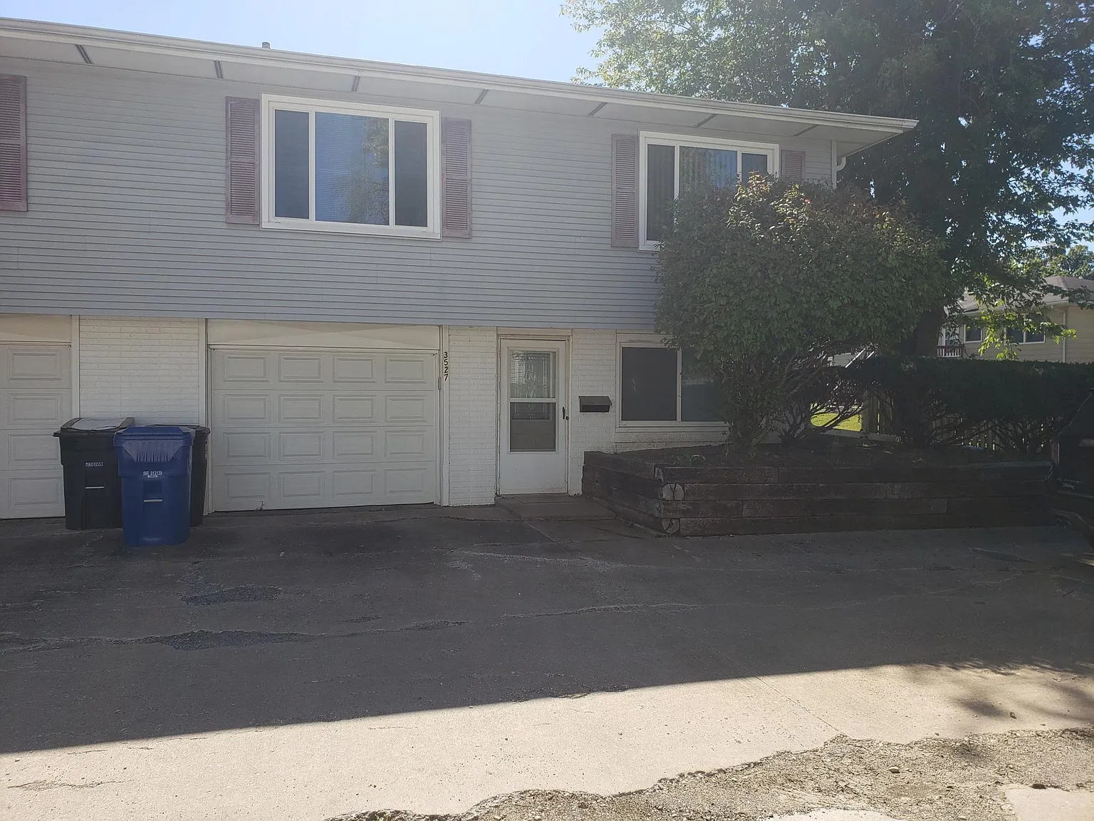 2 bed, 1.5 bath, 1675 sqft, $1,295 — Photo 2