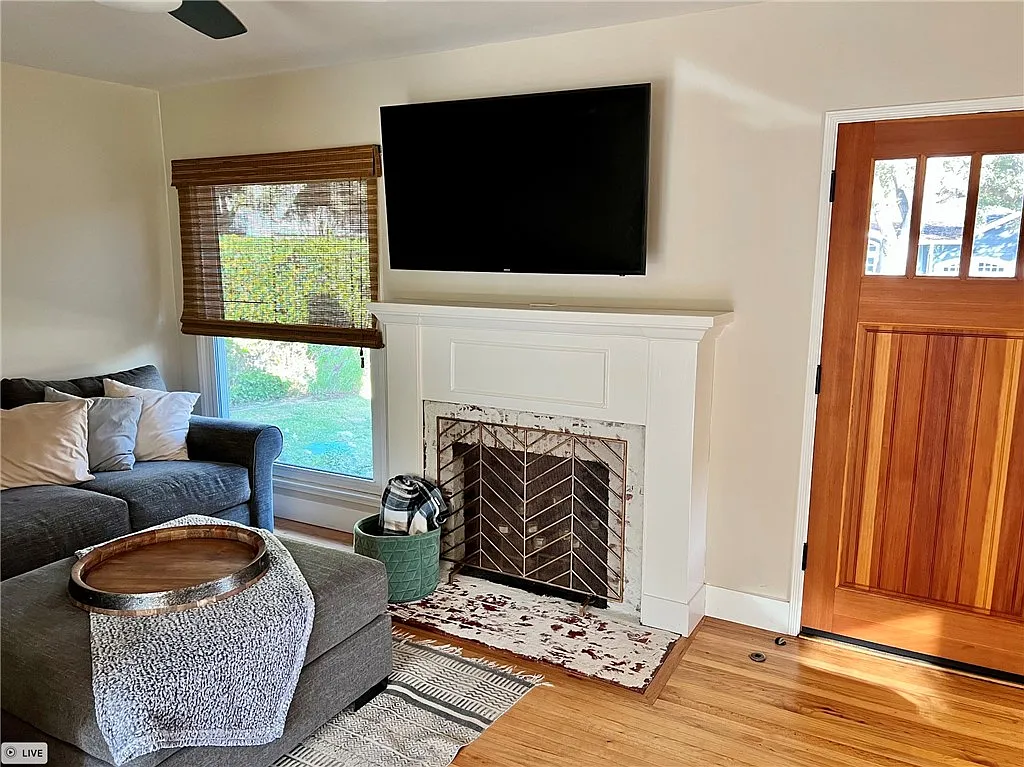 2 bed, 979 sqft, $5,200 — Photo 4