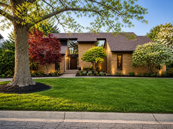 4619 Maura Ln, West Bloomfield, MI 48323