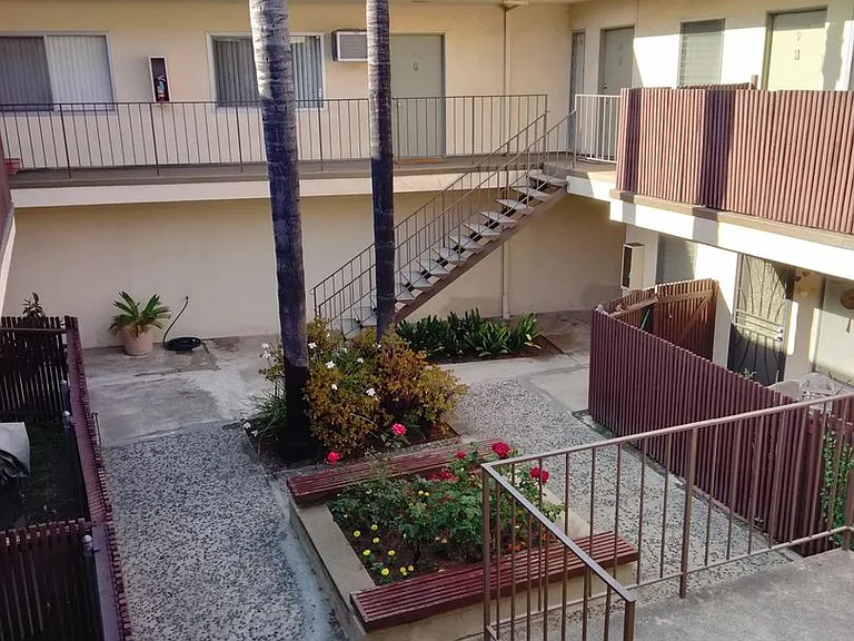 STUNNING APARTMENT IN A GREAT LOCATION! — Photo 15