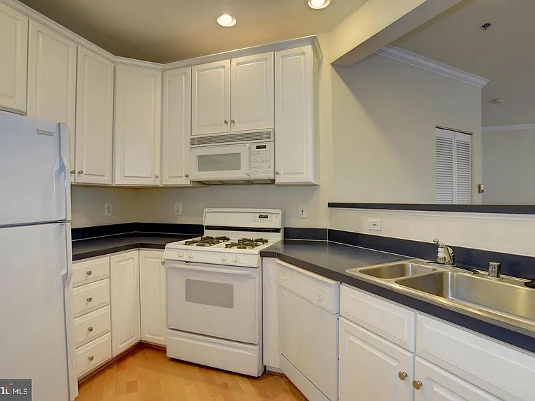 1320 N Wayne St #307 — Photo 9