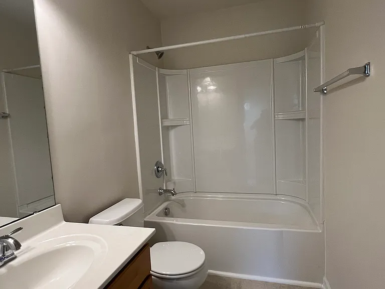 416 Charleville Ct — Photo 22