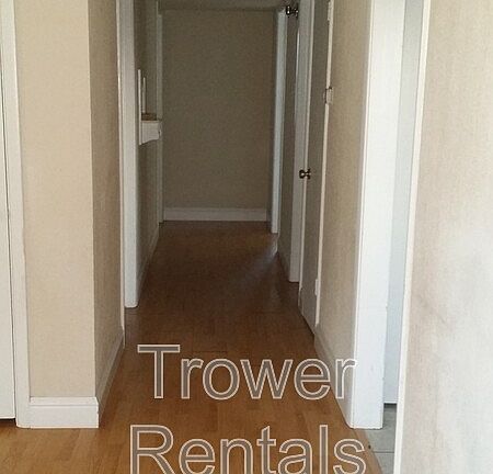 4th image of 1122 E 44th St