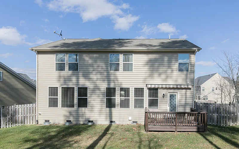 Spacious 4BR, 2.5BA Home + Fenced Back Yard! — Photo 2