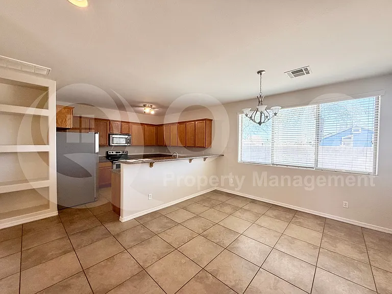 10225 W Camelback Rd #11 — Photo 3