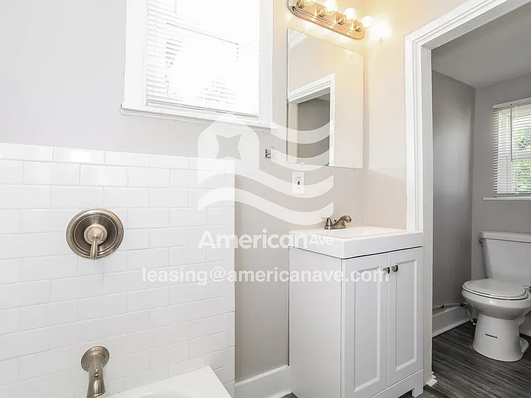 936290_010_wm_-_main_bathroom_13185043.jpg
