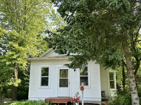521 5th Ave SW, Cambridge, MN 55008