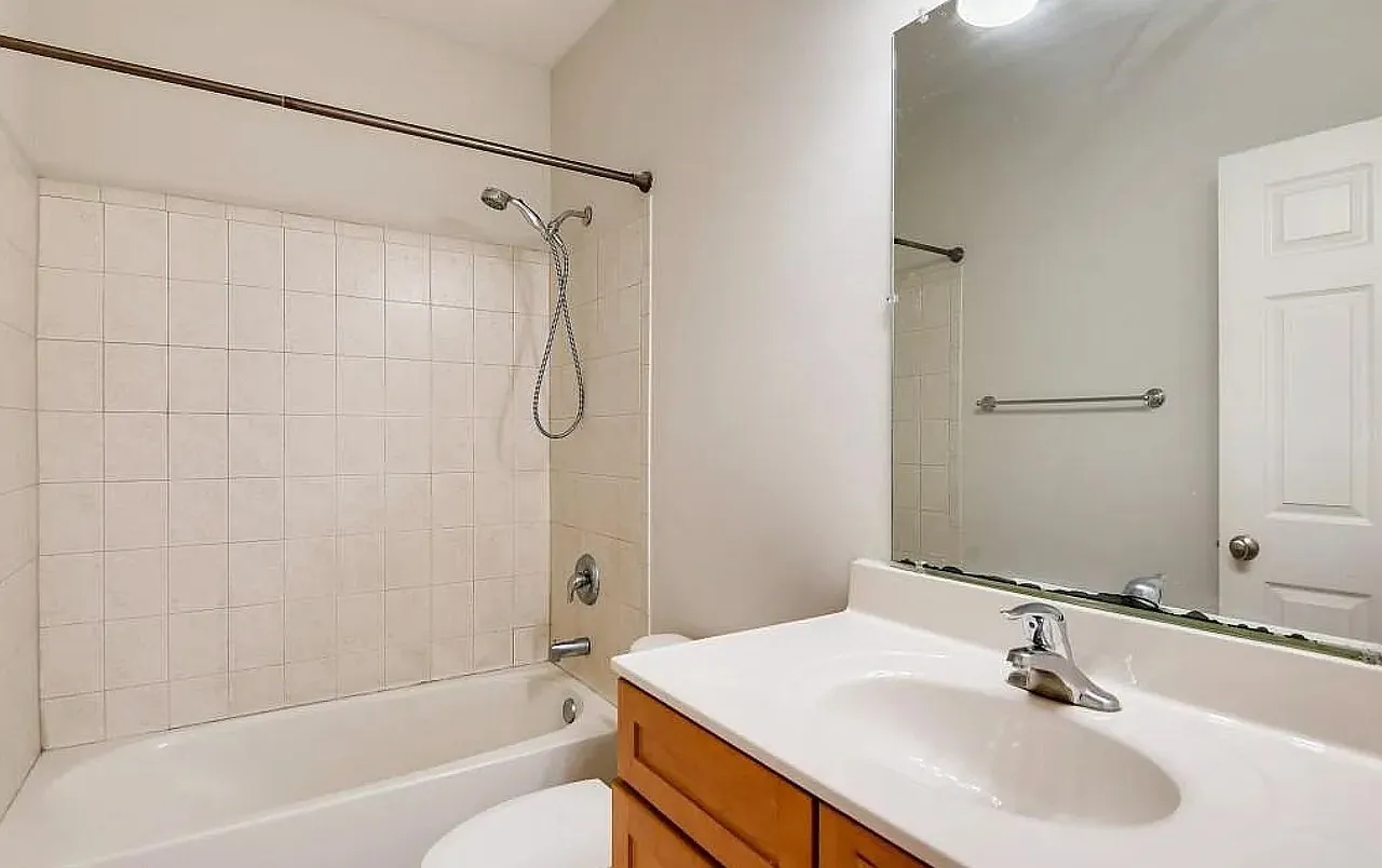 2 bed, $2,350 — Photo 2