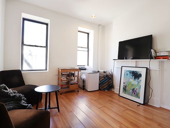 4th image of 410 W 36th St APT 4FE