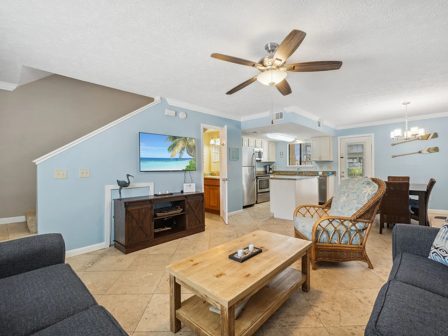 2 bed, 1050 sqft, $2,400 — Photo 2