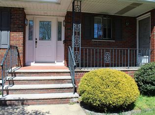 28 McLean St, Iselin, NJ 08830