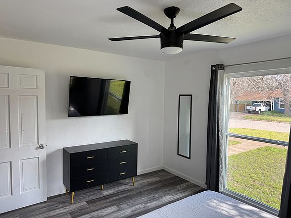 Bedroom 1: queen memory foam bed, linens provided, blackout curtains, 4k Tv, dresser, hangers