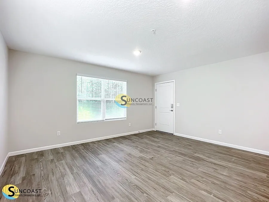Modern 2-Bedroom in Gentle Woods! — Photo 2