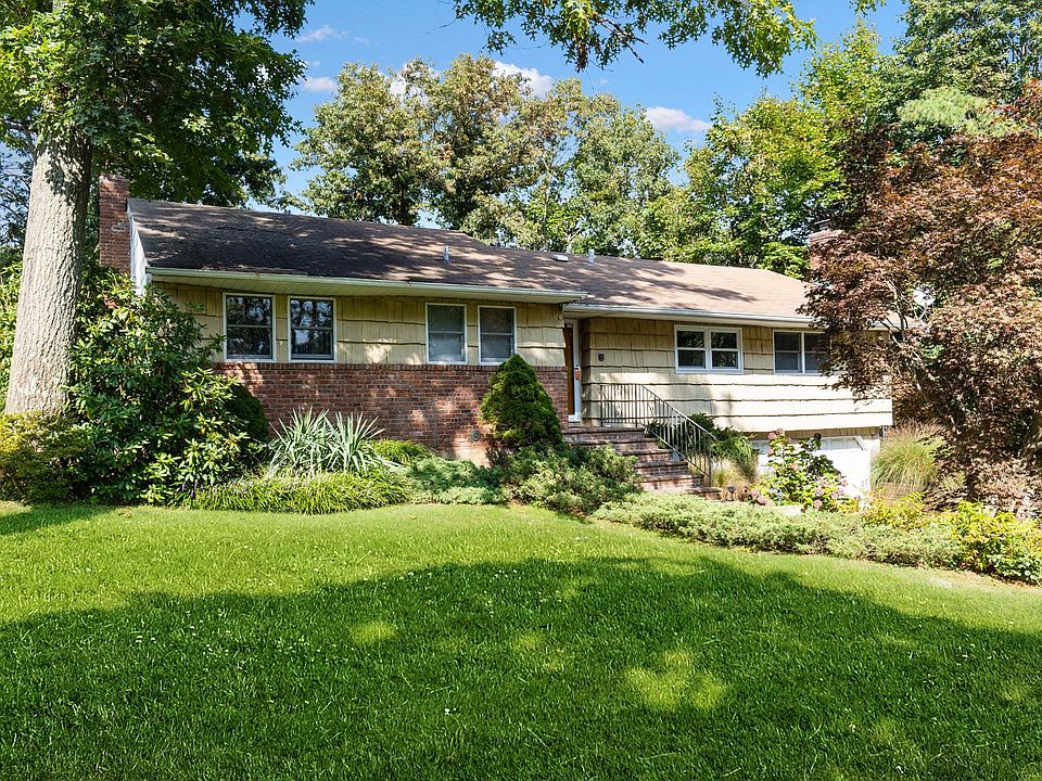 1st image of 20 Canna Dr