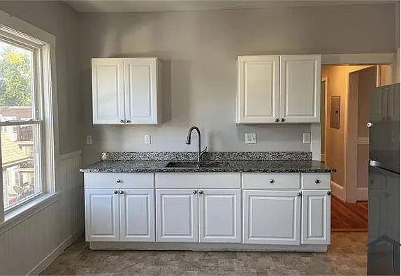 4 bed, 1400 sqft, $4,000 — Photo 1