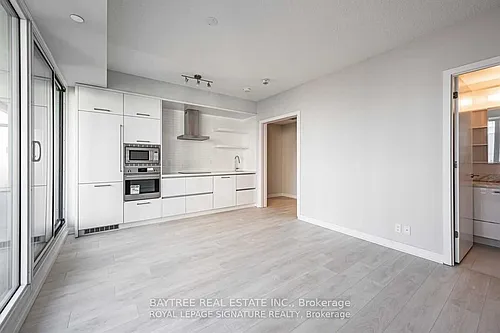 2221 Yonge St #1701 Photo 1