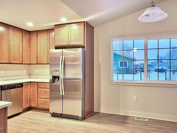 4th image of 230 W Dolphin Ave
