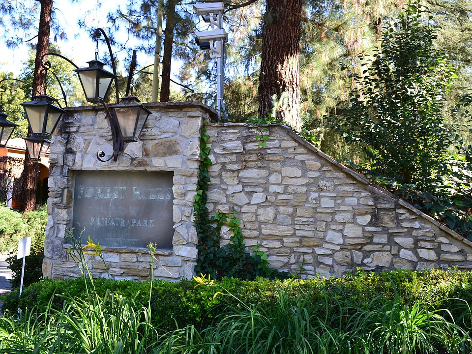 Forest Hills Entrance
