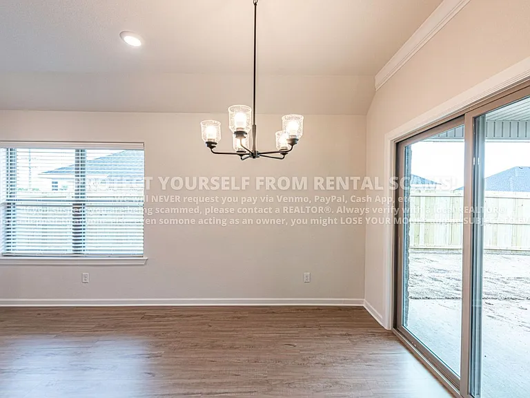 142 N Broyles Ave — Photo 8