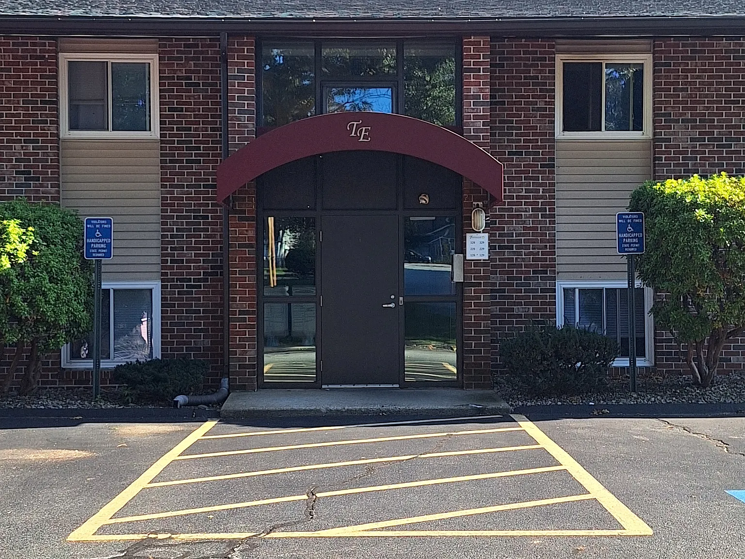 Trafalgar East Apartments — Photo 1