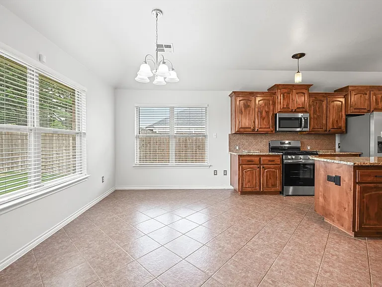 8725 Pikes Peak Rd — Photo 34