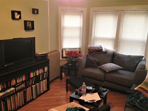 2nd image of 3928 N Pine Grove Ave #K201