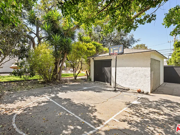 8300 Creighton Ave — Photo 15