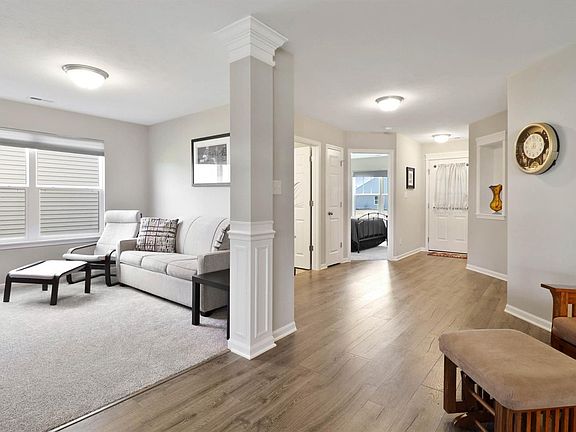3rd image of 10177 E Kreitzburg St