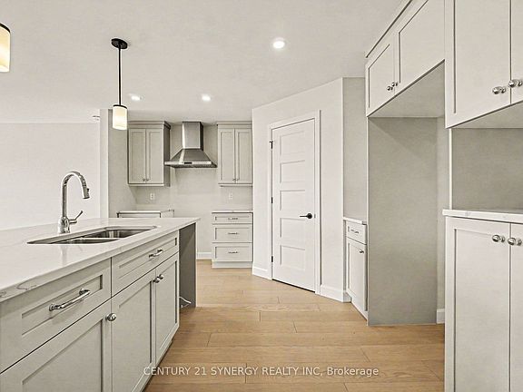 5th image of 68 Helen St