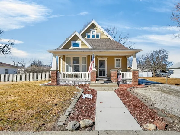 114 N 8th Ave, Winterset, IA 50273