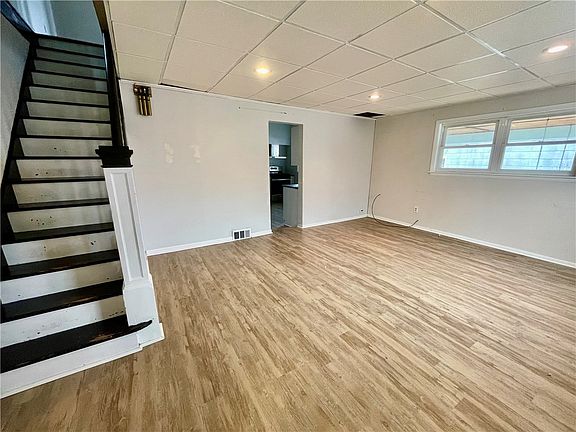 5th image of 141 Overbeck St