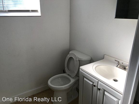 5th image of 212 NW 11th St #3