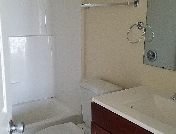 4th image of 2703 Jackson St Unit 4